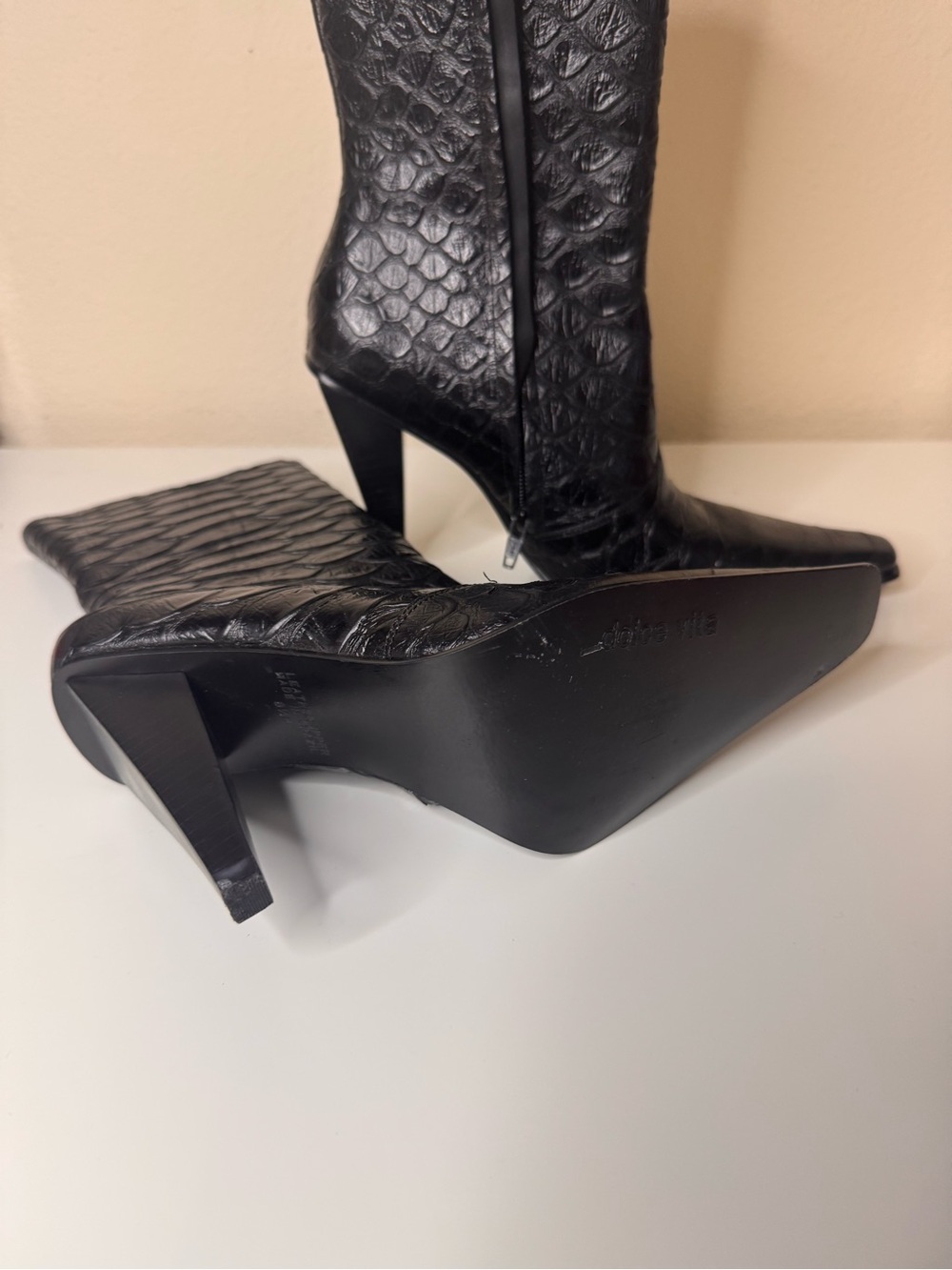 Dolce Vita Black 100% Leather Croc-Embossed Pointed Boots - Picture 3 of 4